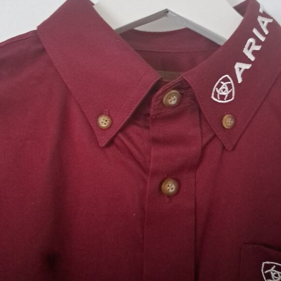 Ariat Boys Burgundy Team Logo Long Sleeve Western Shirt M 10-12 - Picture 2 of 9